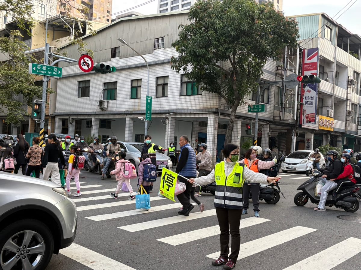 開學日 警力護航 安全無憂