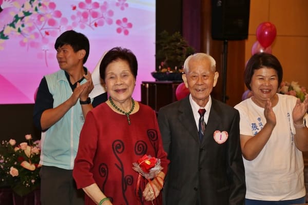 「濃情真愛 幸福嘉緣」金婚禮讚 嘉義市長黃敏惠見證70對結婚逾半世紀佳偶幸福