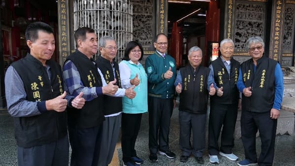 立法院長游錫堃參拜九華山地藏庵 贈送粽子象徵王美惠包中
