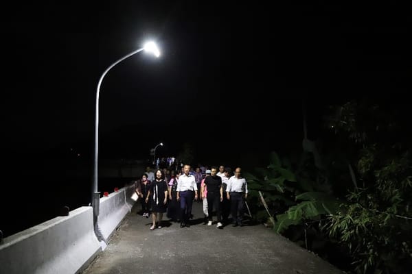 嘉義縣中埔鄉石硦村防汛道路新設路燈點燈 LED燈照亮夜路