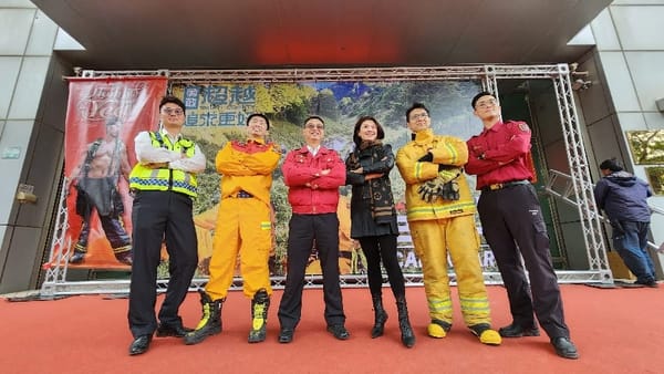 福氣龍抵嘉! 嘉義縣消防猛男 美女桌曆隆重登場
