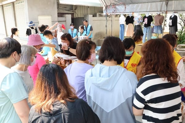 兼做公益由弱勢團體及就業諮詢設攤 行政執行署嘉義分署法拍會湧現人潮