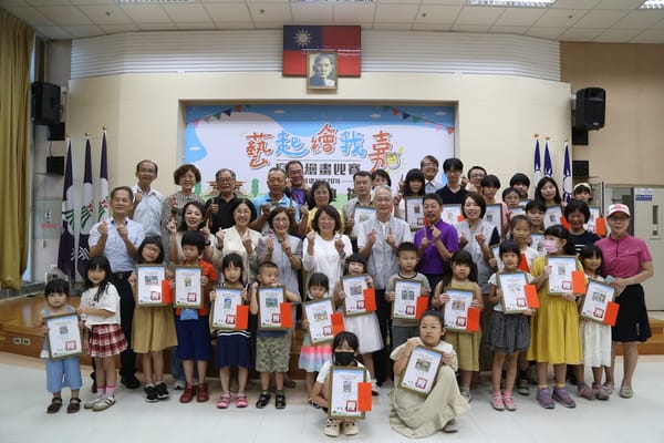 「藝起繪我嘉」寫生比賽 黃敏惠市長親自頒獎