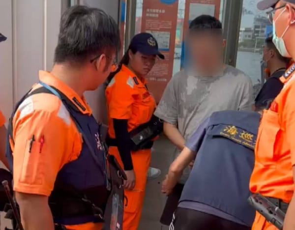 > 海巡署南部分署第五岸巡隊 本國籍人士企圖蒙混出境　海巡一舉緝獲
