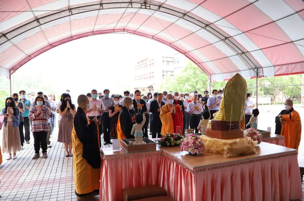南華大學感念佛陀恩德 師生齊聚浴佛