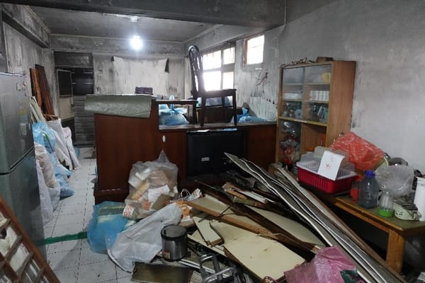 慈濟醫院聯合志工 為受災戶清運重建家園