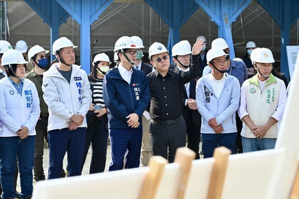 視察國定古蹟鳳山無線電信所陳其邁盼中央地方攜手合作、將最美歷史記憶留給市民